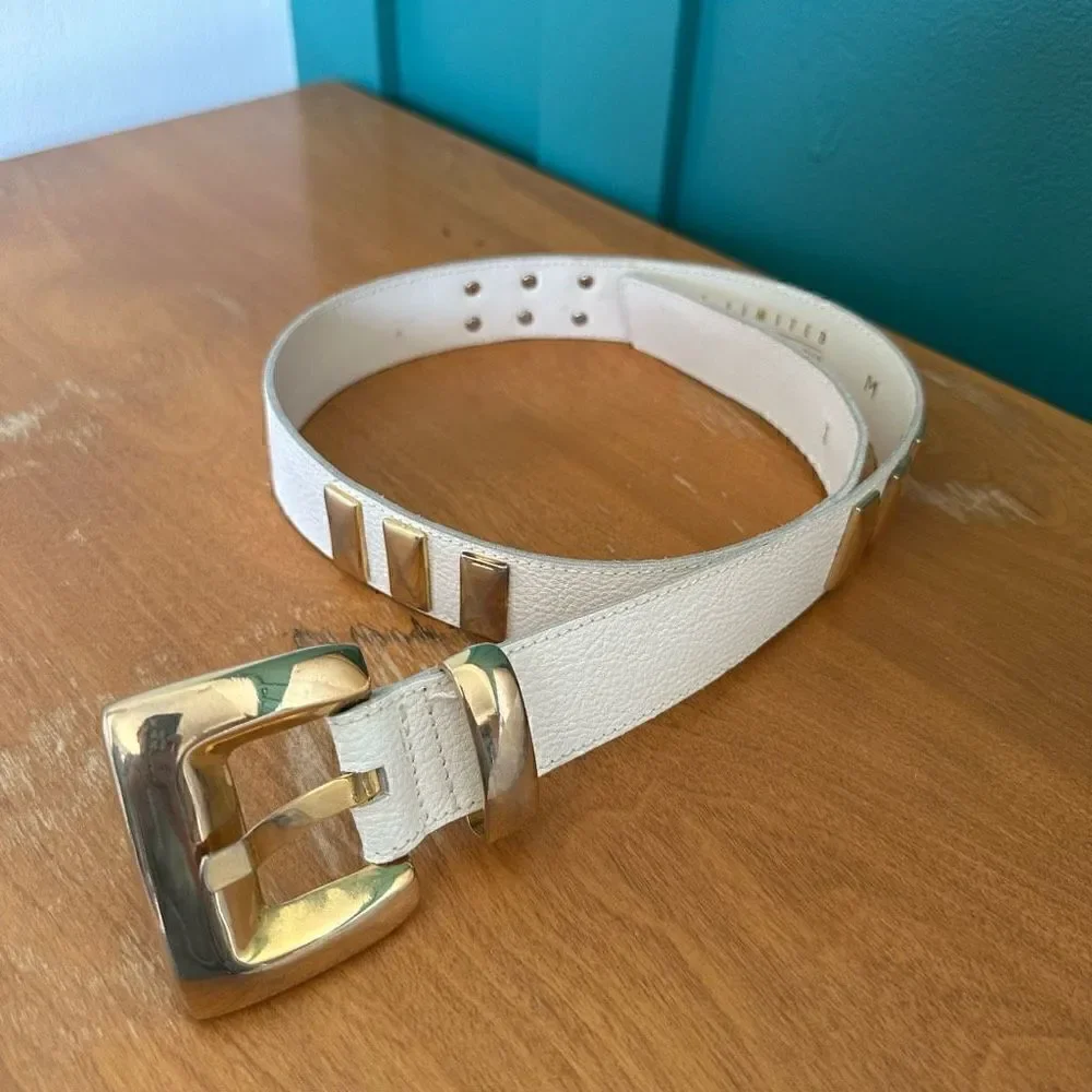 The Limited Women’s 80s Vintage White Pebbled Leather Large Gold Tone Oblong Stu